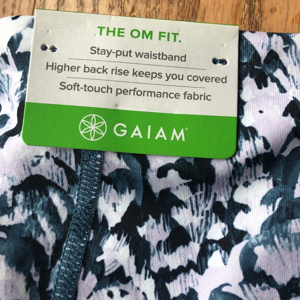 GAIAM HIGH RISE POCKET CAPRI - Picture 3 of 3